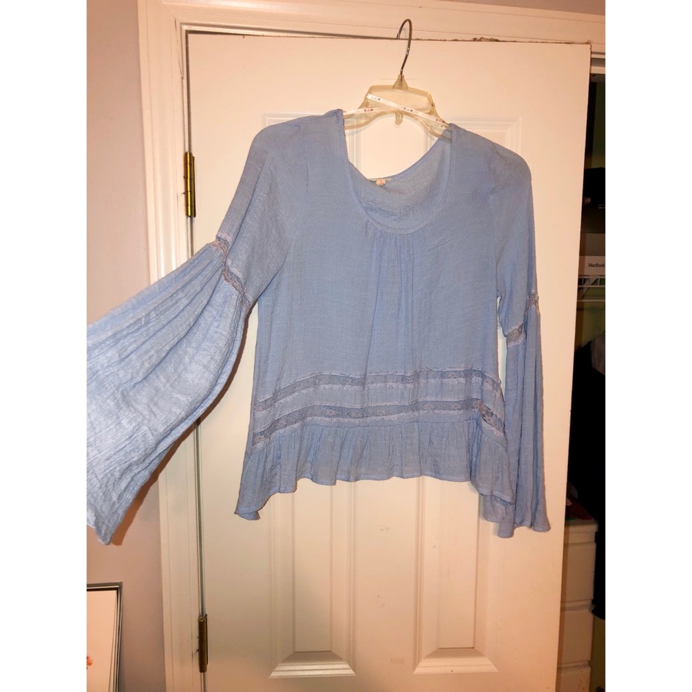 Light blue cropped shirt - medium